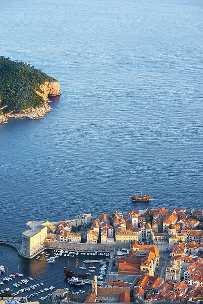 Croatia, Dalmatia, Dubrovnik, Old town, view over the city walls and harbour