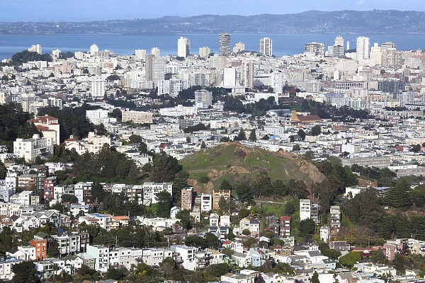 USA, California, San Francisco, Twin Peaks, late afternoon elevated downtown view
