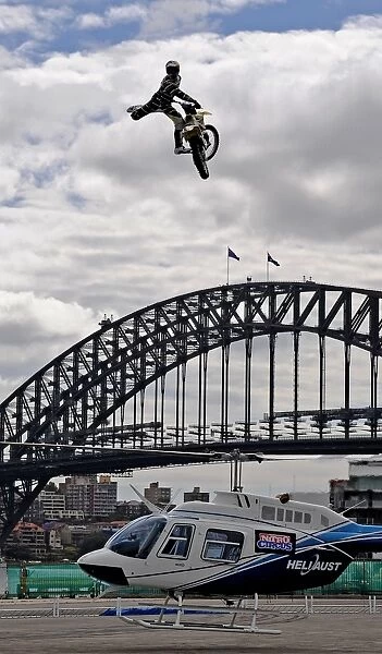 Australia-Us-Motorbike-Helicopter
