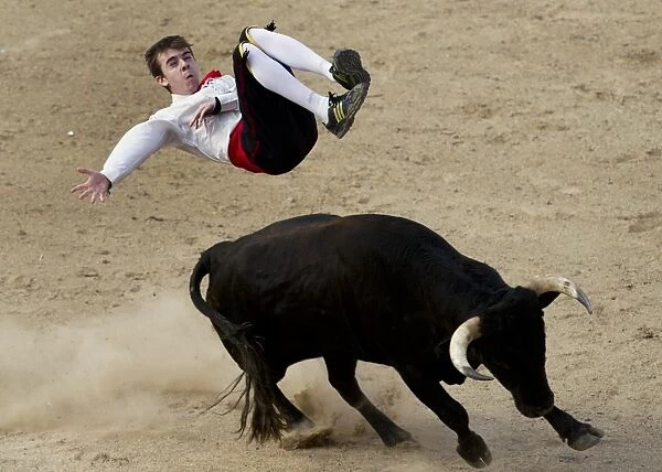 Colombia-Bullfighting-Recortadores