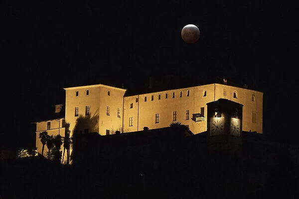 Italy-Astronomy-Eclipse-Moon-Environment