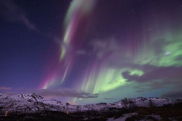 Norway-Extrem-Surfing-Arctic-Aurora Borealis