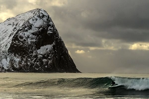Norway-Surfing-Arctic-Extreme