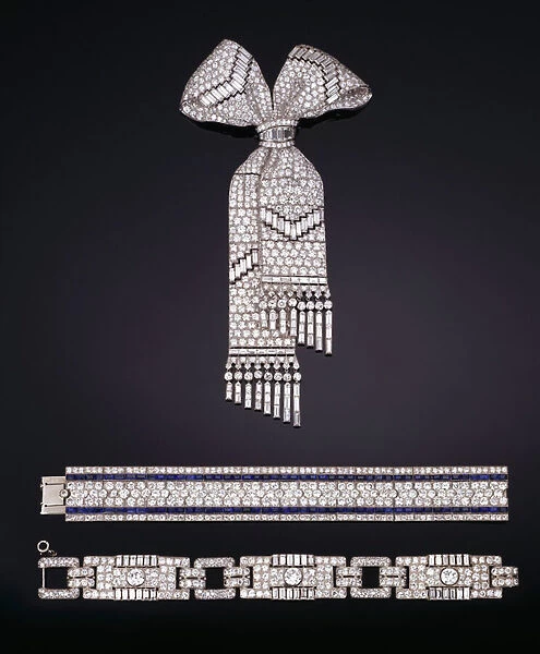 Art Deco diamond bow brooch, mounted in platinum, c. 1930