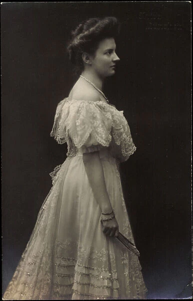 Photo Ak Princess Hildegard of Bavaria, Portrait, White Dress (b  /  w photo)