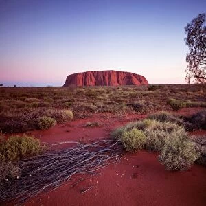 Uluru / Ayers Rock - at sunset, Uluru-Kata Tjuta National Park (World Heritage Area), Northern Territory, Australia JLR04814