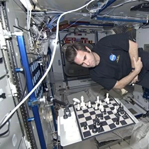 Astronaut chess game on the ISS C016 / 4205