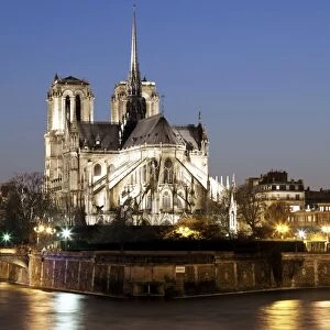 Notre Dame cathedral and River Seine at night, Paris, Ile de France, France, Europe