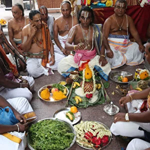 Puja ceremony, Hindu Brahmin priests, Sri Vadapathira Kaliamman Hindu Temple, Singapore