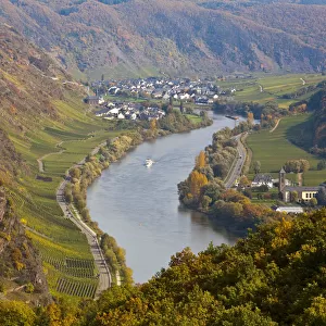 Ernst & Mosel River, Rhineland / Mosel Valley, Germany
