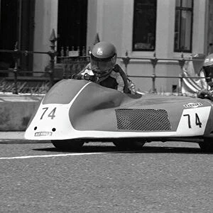 Mark Searle & Bernard Thear (Yamaha) 1986 Sidecar TT