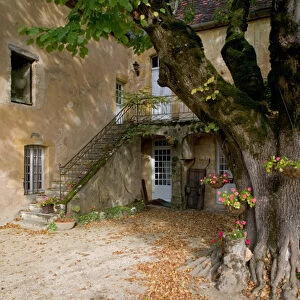 Court yard, Montpazier, Dordogne, Perigord, France. A bastide or fortified town
