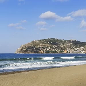 Keykobat beach with the hill of Alanya Castle and the town of Alanya, Alanya, Turkish Riviera, Province of Antalya, Mediterranean Region, Turkey