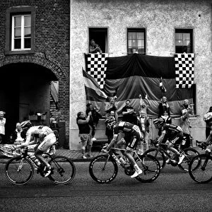 Cycling-Fra-Ger-Bel-Tdf2017-Fans-Breakaway-Black and White