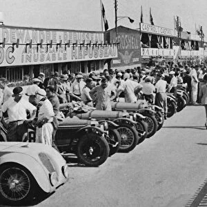 The busy pits: before the start of Le Mans 24-hour Race, 1937