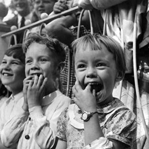 Children: Expressions: Lesley Stainer watches Punch and Judy show. August 1952 P024424