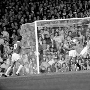 Division I. Arsenal (2) v. Leicester City (2). September 1975 75-04972-060