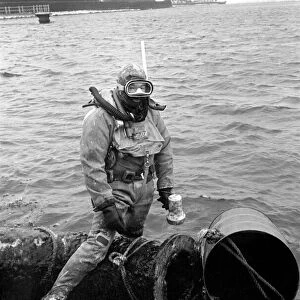 Sport. Scuba Diving: Generic pictures diving into a reservoir. December 1969 Z12553