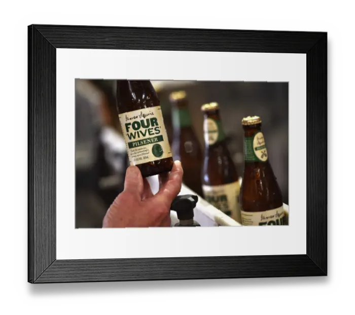 Framed Print : Australia-Lifestyle-Beer Framed Print : Australia-Lifestyle-Beer