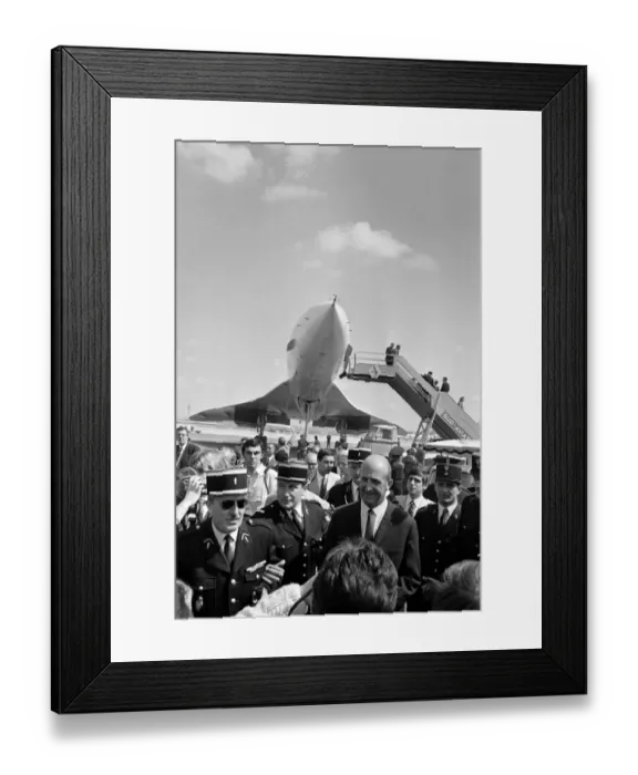 Framed Print : Retro Concorde-Le Bourget Framed Print : Retro Concorde-Le Bourget