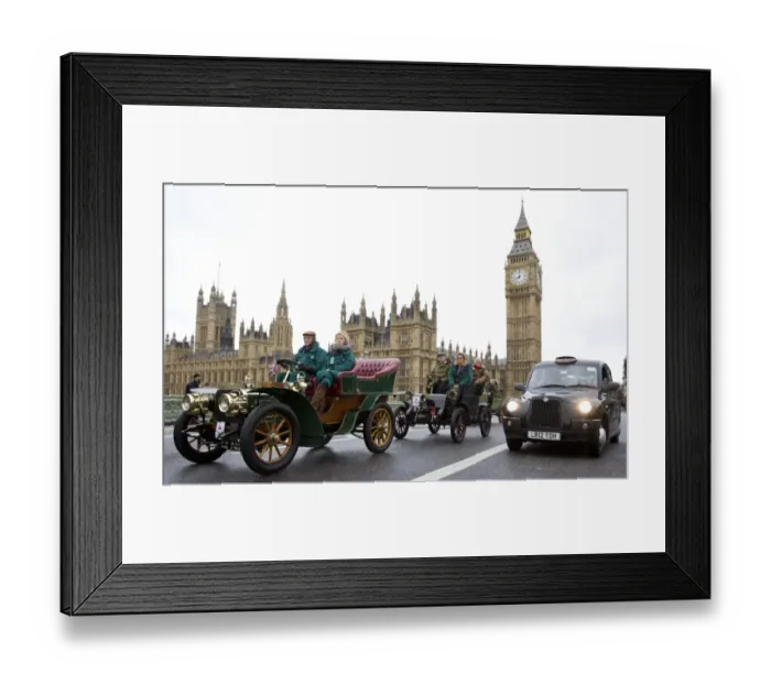 Framed Print : Britain-Lifestyle-Tradition-Antique-Cars