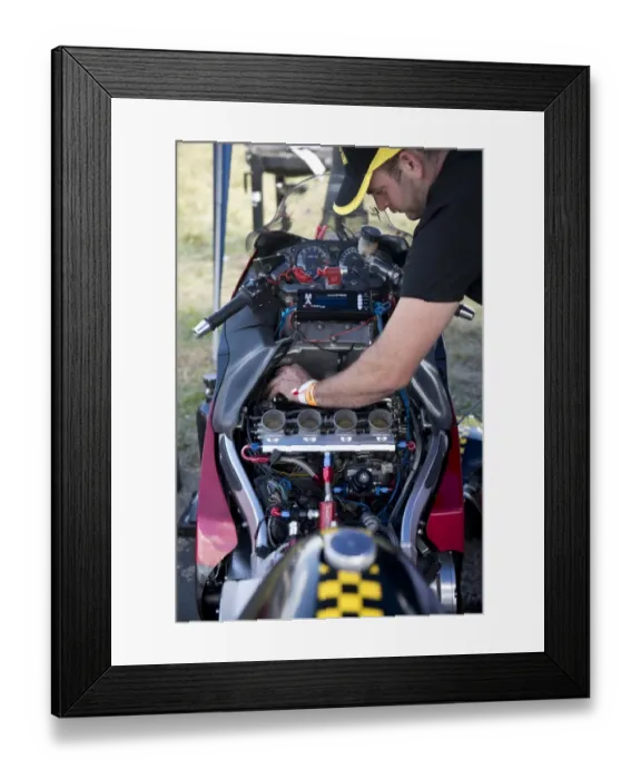Framed Print : Britain-Lifestyle-Motorsport-Offbeat Framed Print : Britain-Lifestyle-Motorsport-Offbeat