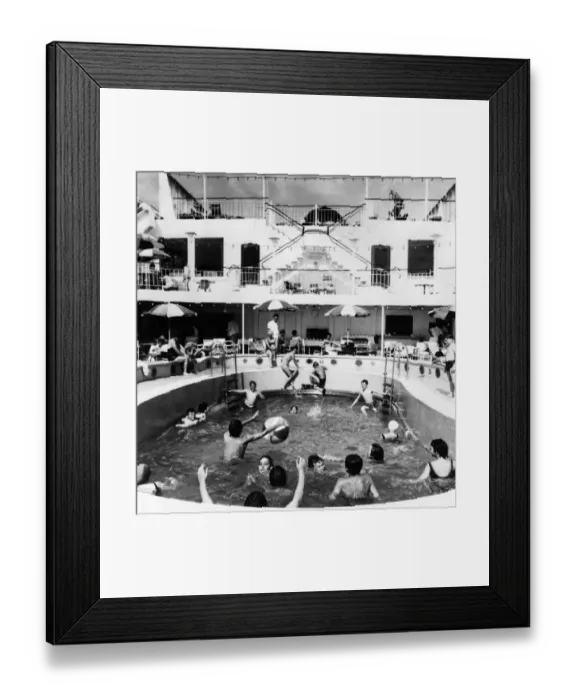 Framed Print : Uk-Leisure-Liner Queen Elizabeth 2