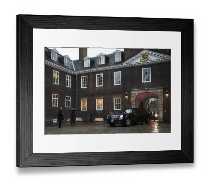 Framed Print : Britain-Eu-Us-Royals-Kensington Palace