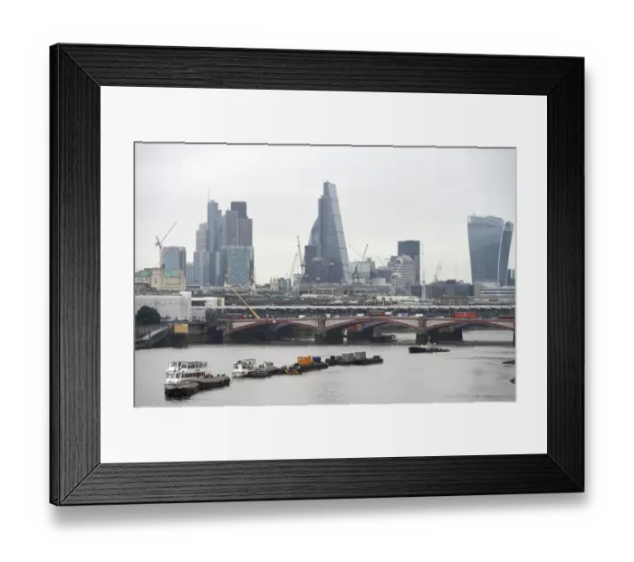 Framed Print : Britain-London-Bridge