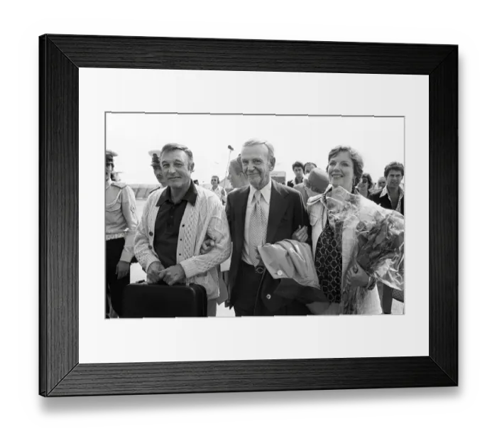 Framed Print : Gene Kelly, Fred Astaire and his Daughter 1976