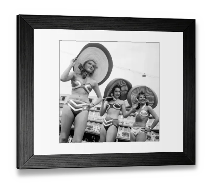 Framed Print : France - Fashion -1951 Framed Print : France - Fashion -1951