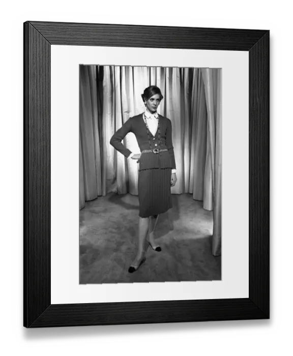 Framed Print : Retro 2000-Mode-Fashion-Chanel Framed Print : Retro 2000-Mode-Fashion-Chanel