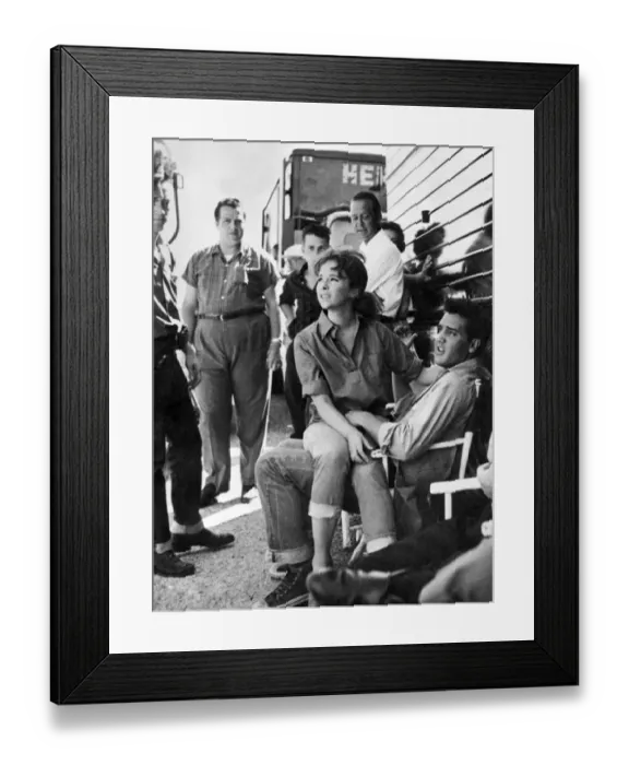 Framed Print : Us-Bio Elvis Presley-Weld Framed Print : Us-Bio Elvis Presley-Weld