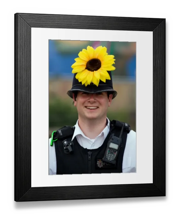 Framed Print : Britain-Ent-Music-Glastonbury