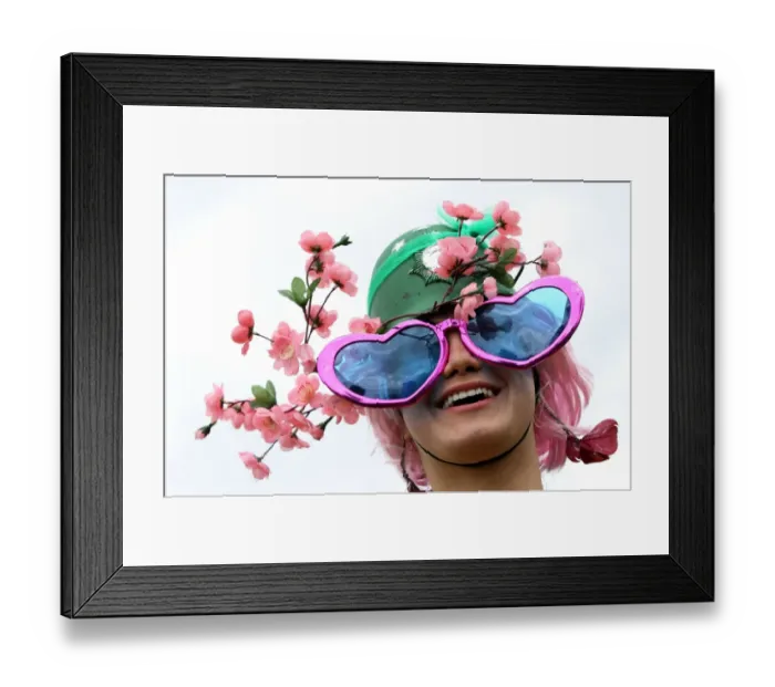 Framed Print : Britain-Ent-Music-Festival-Glastonbury