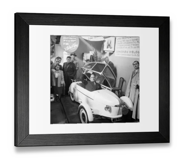 Framed Print : RETRO-AUTO Framed Print : RETRO-AUTO