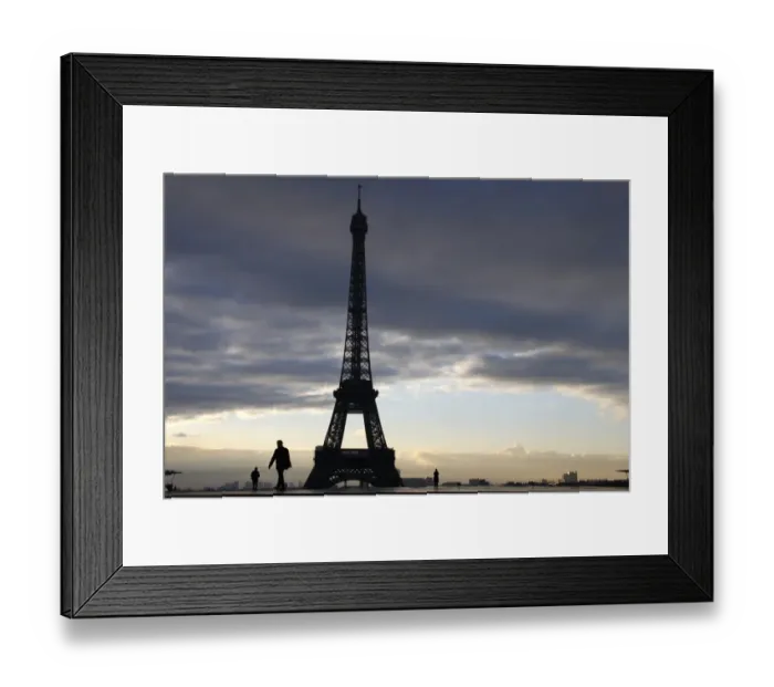 Framed Print : Eiffel Tower Early Morning During Sunrise
