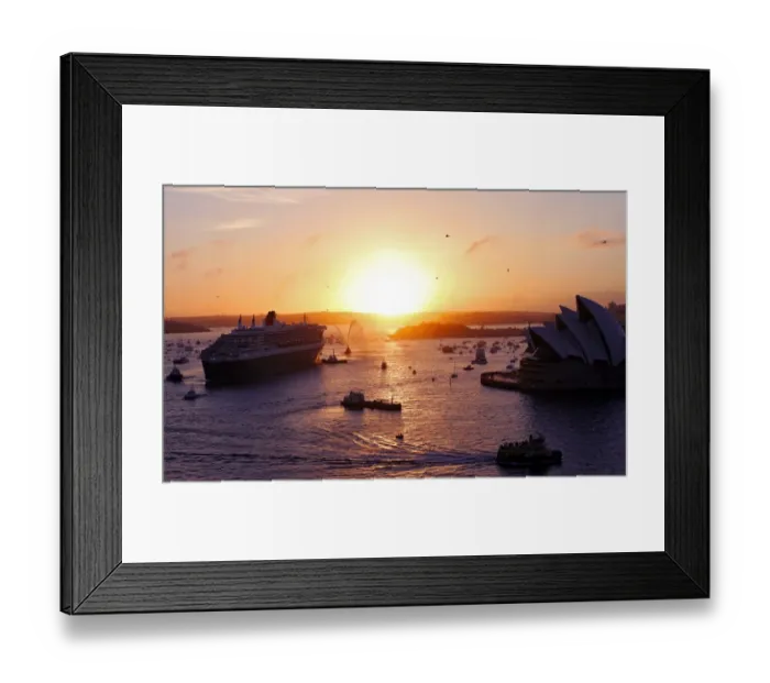 Framed Print : Australia-Britain-Ships-Cunard-Queen Mary 2