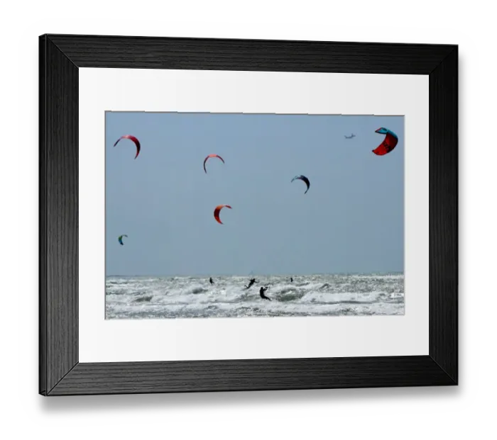Framed Print : Italy-Surfing-Leisure-Kitesurf Framed Print : Italy-Surfing-Leisure-Kitesurf
