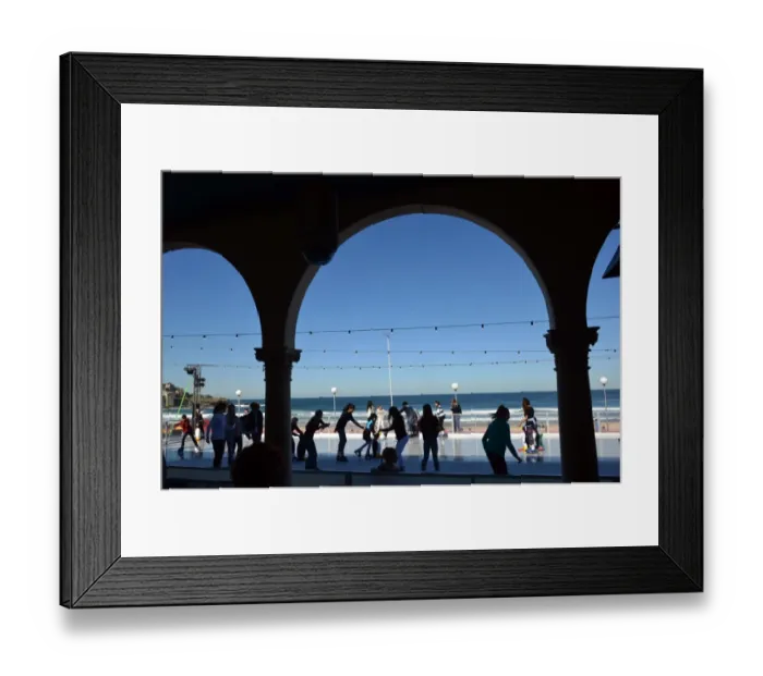 Framed Print : Australia-Lifestyle-Ice Skating-Bondi Framed Print : Australia-Lifestyle-Ice Skating-Bondi