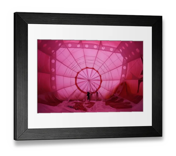 Framed Print : Britain-Lifestyle-Leisure-Balloon Framed Print : Britain-Lifestyle-Leisure-Balloon