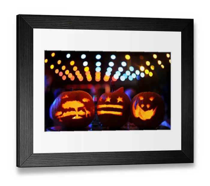 Framed Print : Us-Halloween-Pumpkin Carving