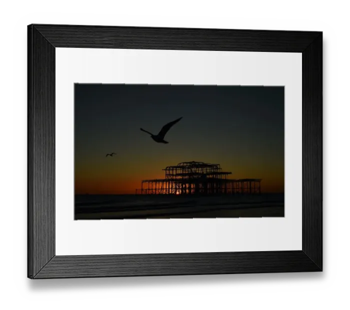 Framed Print : Britain-Weather-Offbeat-Brighton Framed Print : Britain-Weather-Offbeat-Brighton