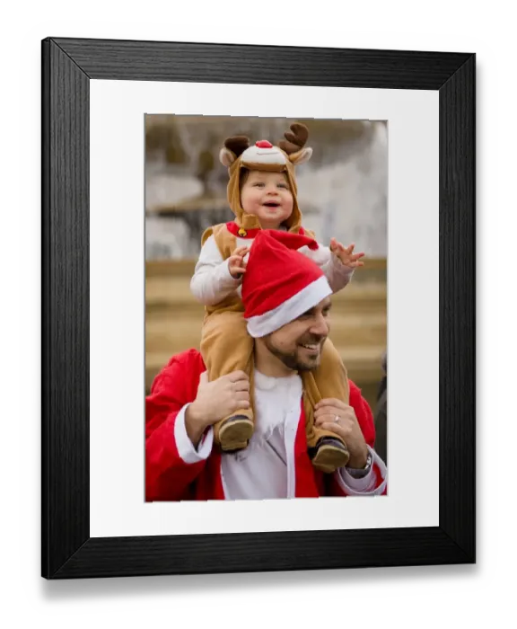 Framed Print : Britain-Lifestyle-Christmas Framed Print : Britain-Lifestyle-Christmas