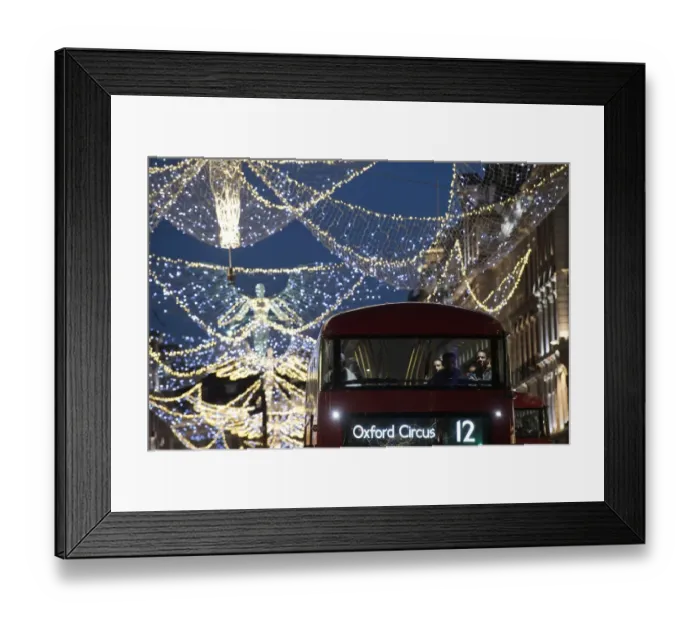 Framed Print : Britain-Economy-Retail-Chrtistmas Framed Print : Britain-Economy-Retail-Chrtistmas