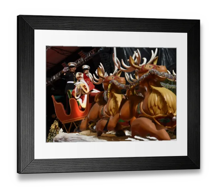 Framed Print : Entertainment-Us-Hollywood Christmas-Parade Framed Print : Entertainment-Us-Hollywood Christmas-Parade