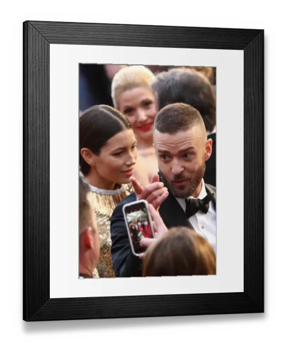 Framed Print : Us-Oscars-Fan-Arrivals