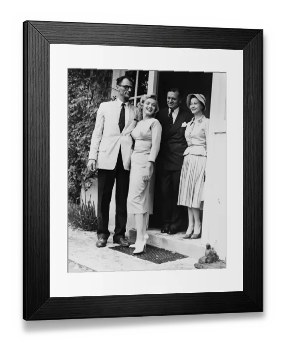 Framed Print : Marilyn Monroe, Arthur Miller, Laurence Olivier and Vivien Leigh