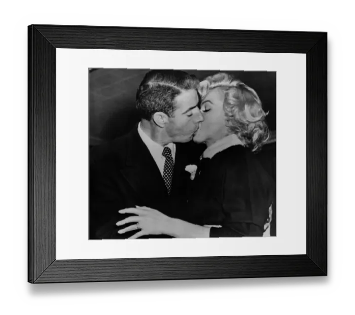 Framed Print : Marilyn Monroe Kisses Joe Di Maggio Framed Print : Marilyn Monroe Kisses Joe Di Maggio