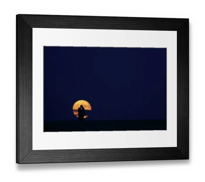 Framed Print : A couple kiss in front of the full moon in Burgos on September 9, 2014 Framed Print : A couple kiss in front of the full moon in Burgos on September 9, 2014